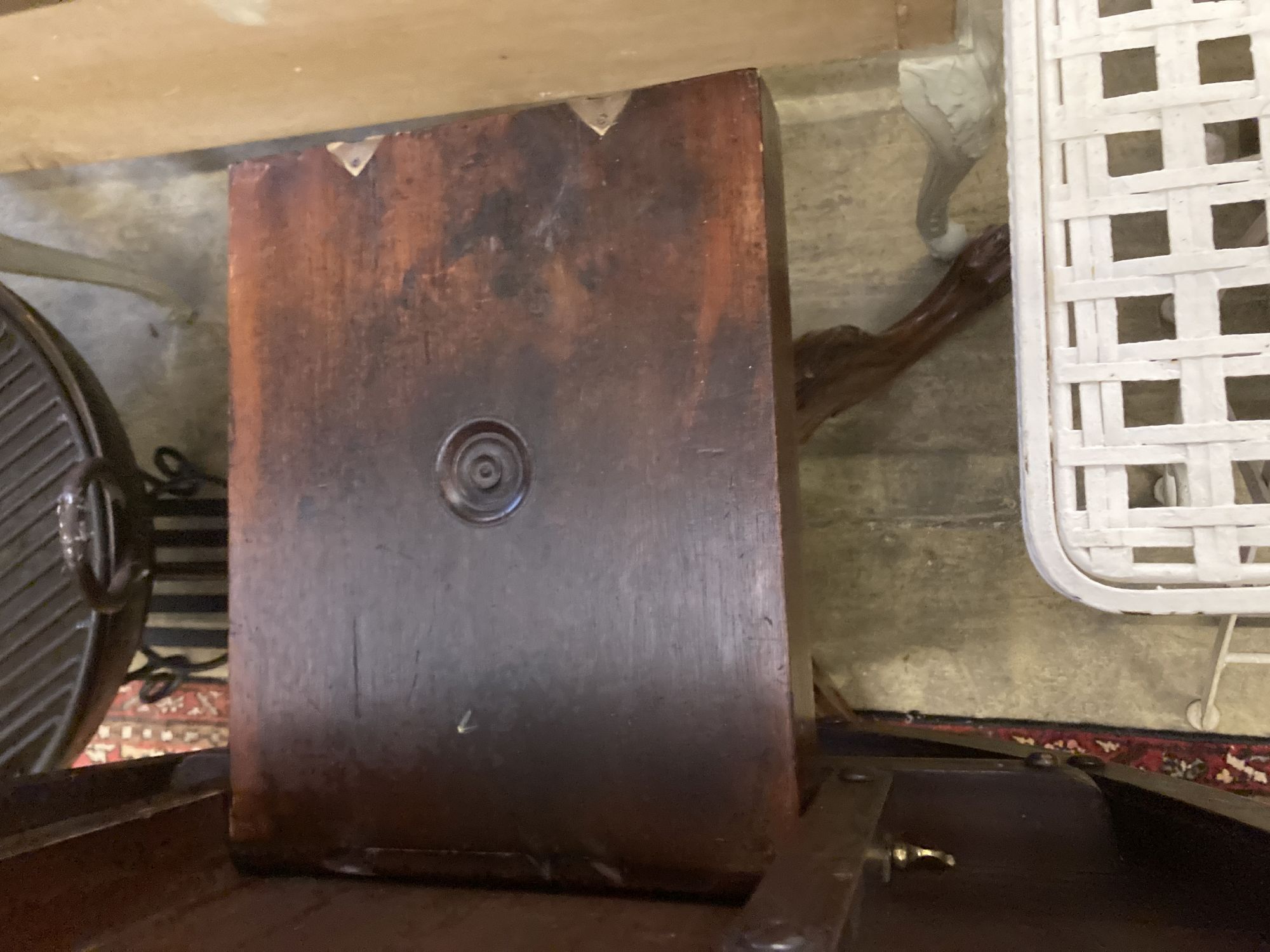 A Victorian burr walnut oval loo table, length 120cm, height 72cm